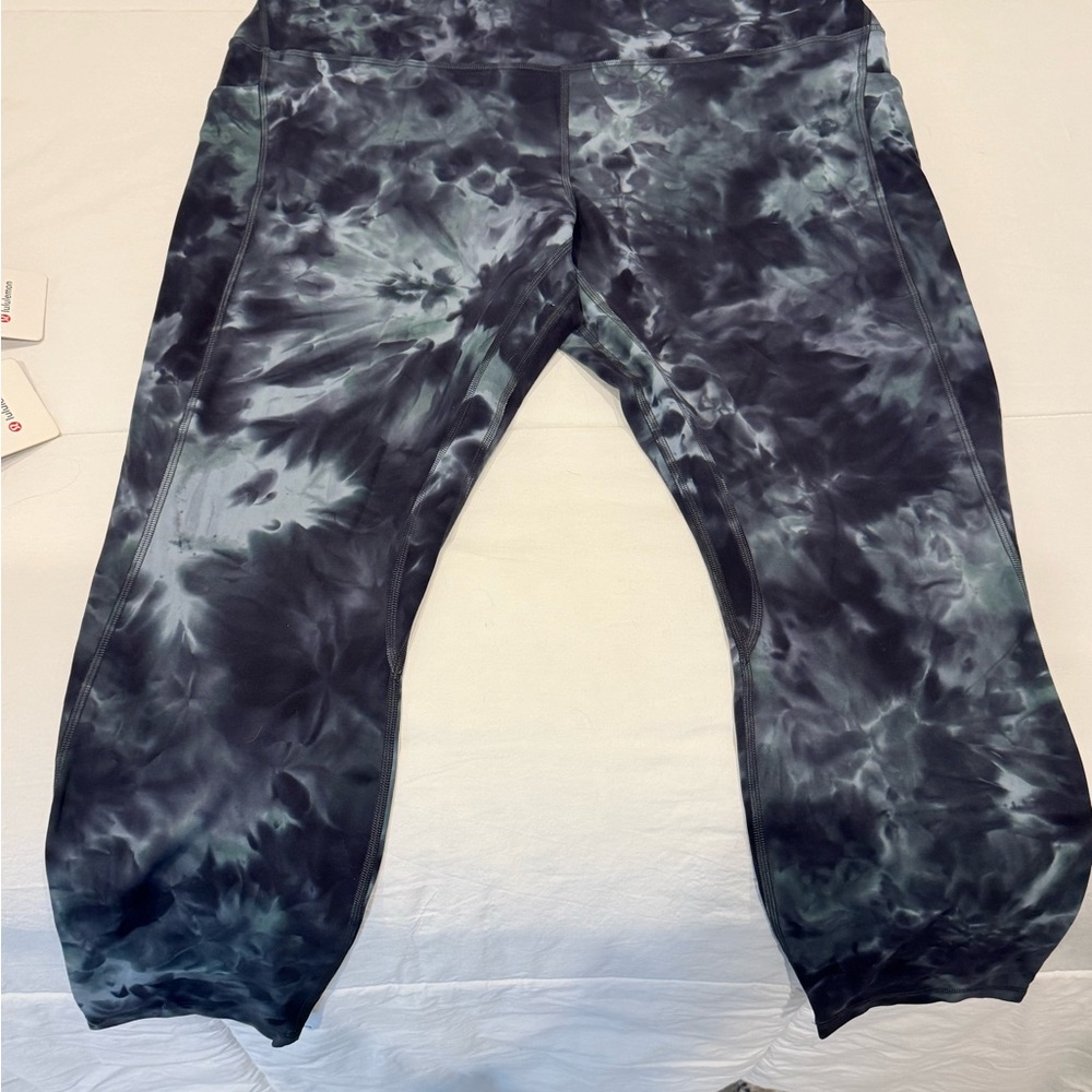 lululemon athletica NWOT Women’s Black and Green Tie-Dye Leggings
